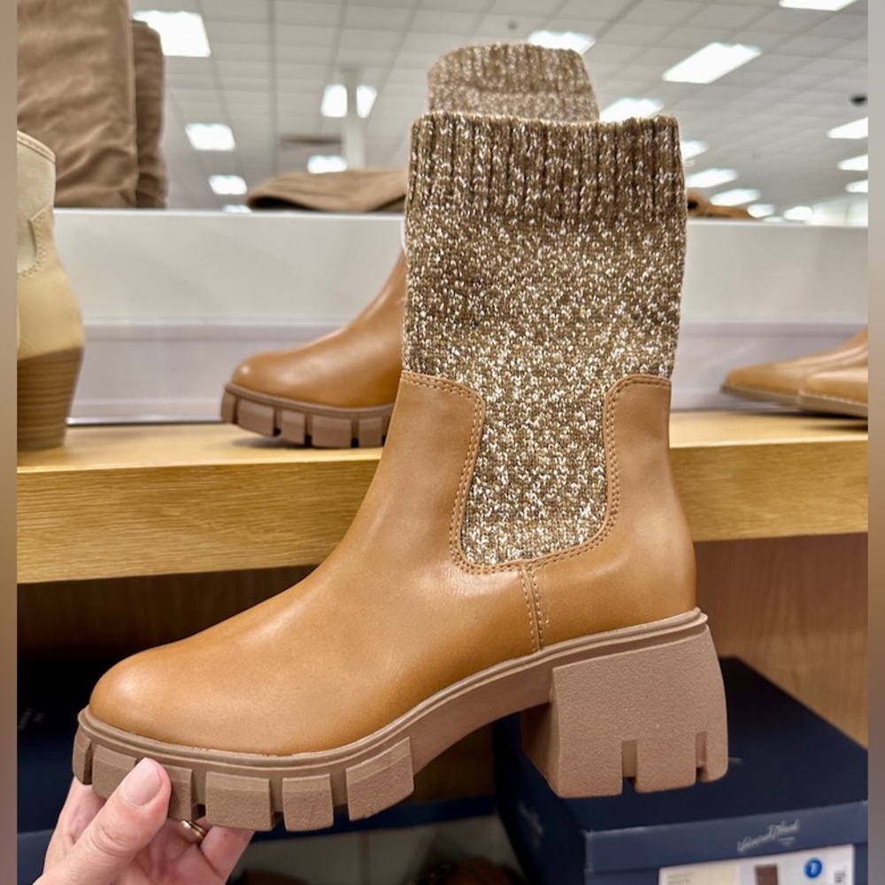 Universal Thread - Brown boots with ankle socks - US 8.5 - Picture 4 of 4